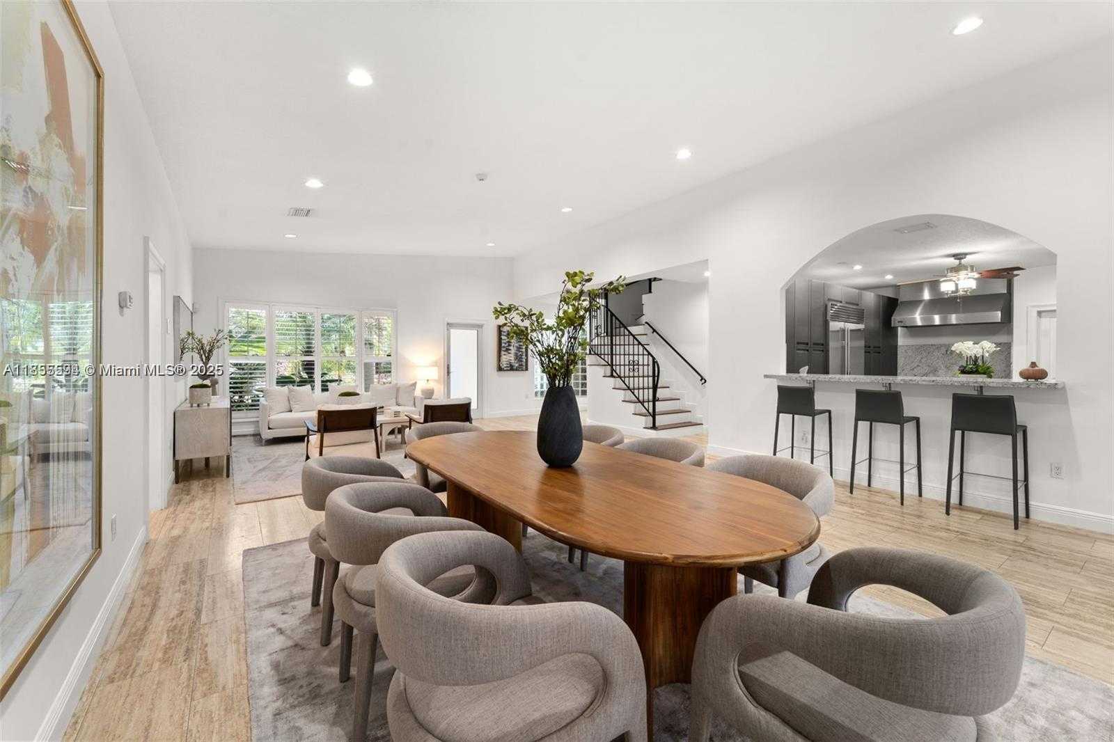 Small Image of 6300 ALLISON RD, Miami Beach Number 13