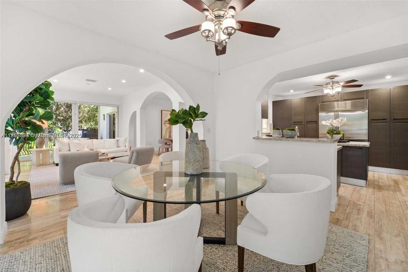 Small Image of 6300 ALLISON RD, Miami Beach Number 21