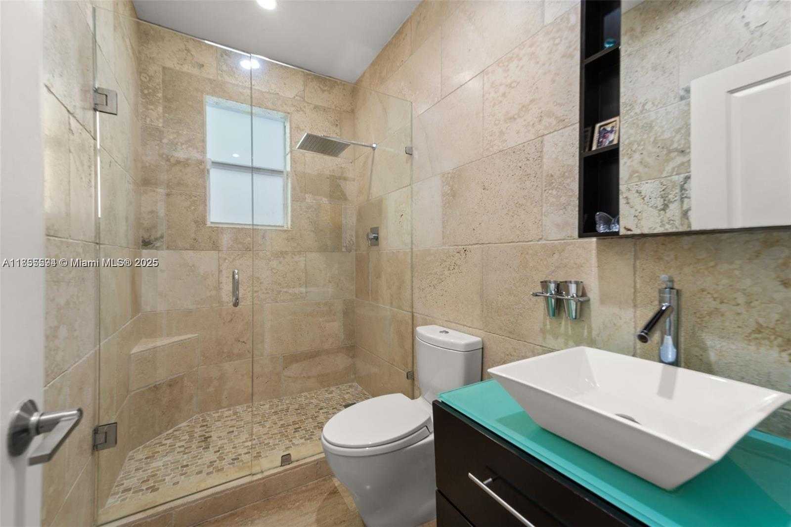 Small Image of 6300 ALLISON RD, Miami Beach Number 26