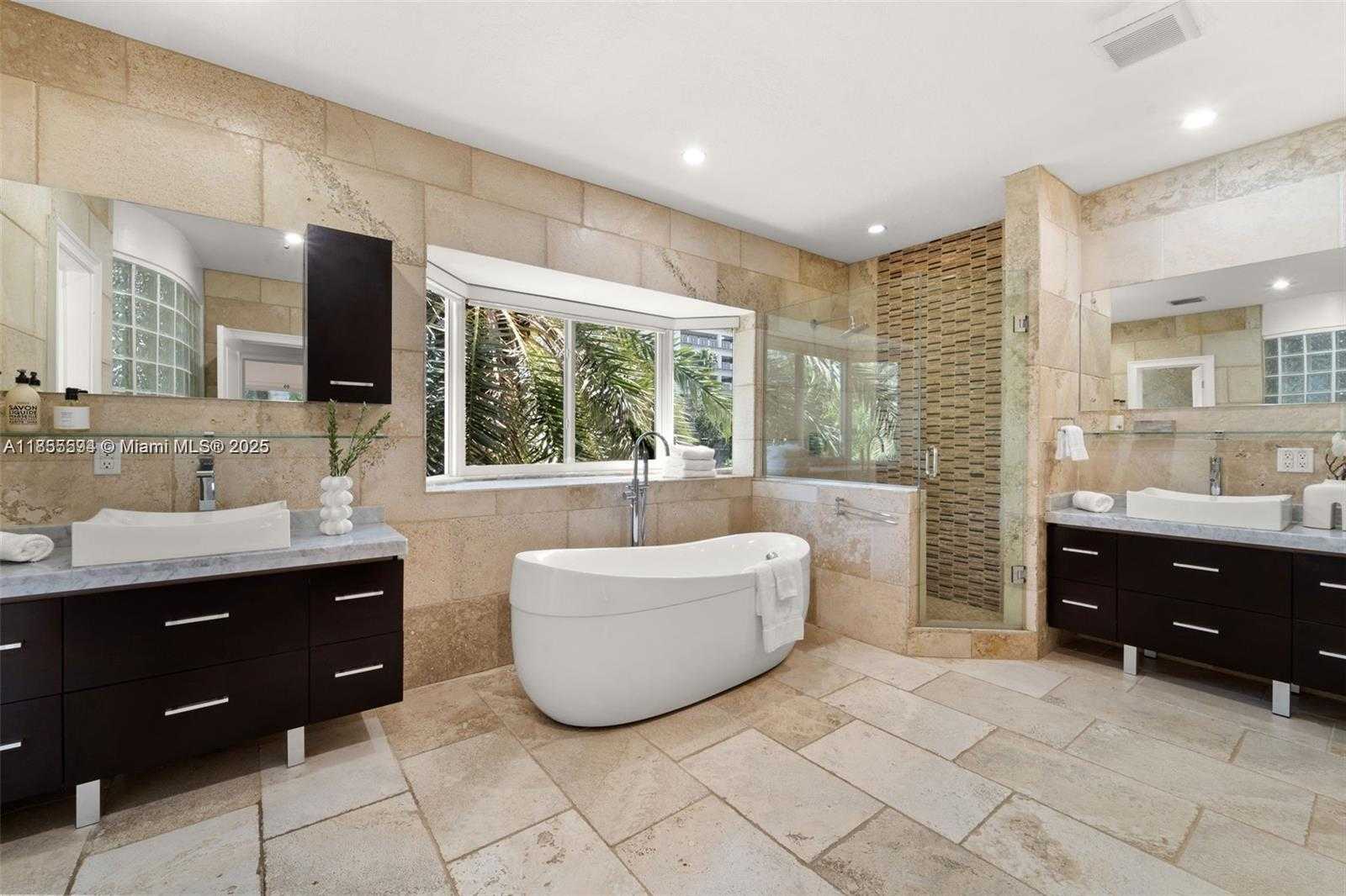 Small Image of 6300 ALLISON RD, Miami Beach Number 30