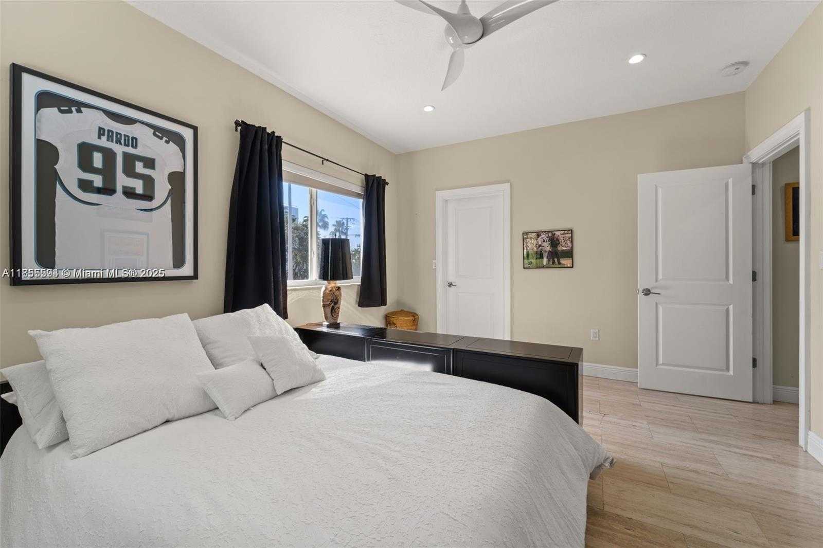 Small Image of 6300 ALLISON RD, Miami Beach Number 32
