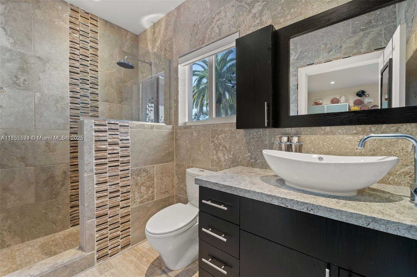 Small Image of 6300 ALLISON RD, Miami Beach Number 34