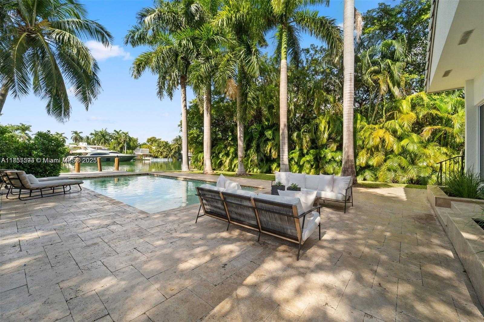 Small Image of 6300 ALLISON RD, Miami Beach Number 45