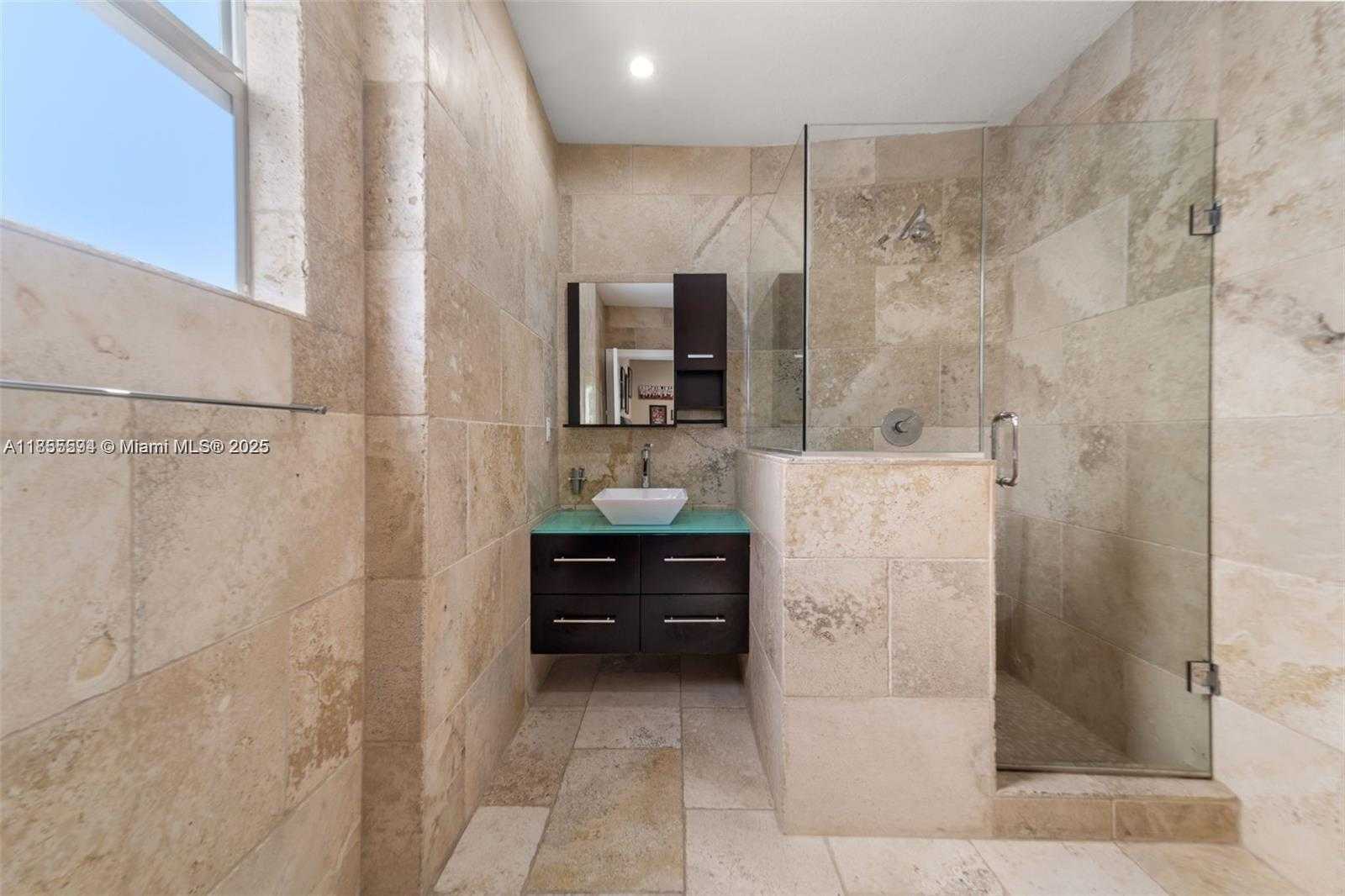 Small Image of 6300 ALLISON RD, Miami Beach Number 47