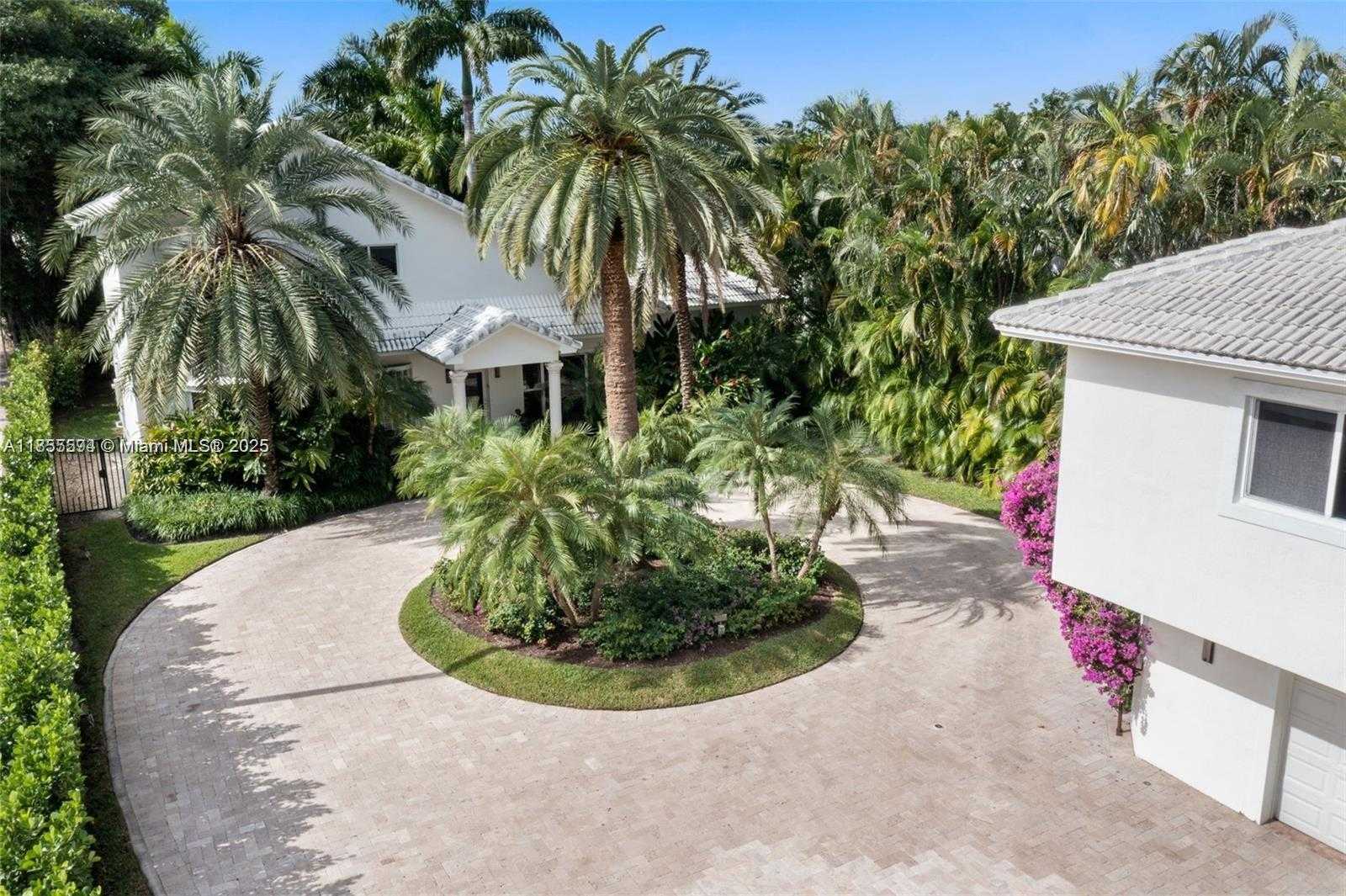 Small Image of 6300 ALLISON RD, Miami Beach Number 52