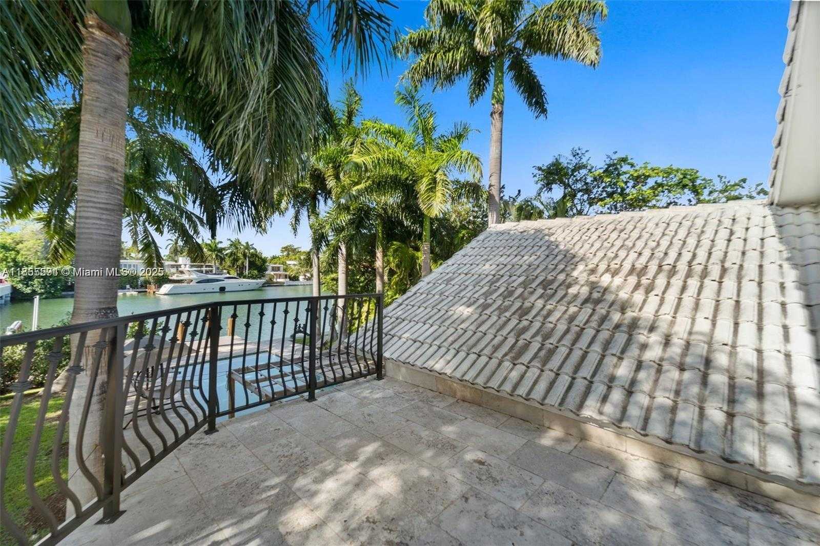 Small Image of 6300 ALLISON RD, Miami Beach Number 55