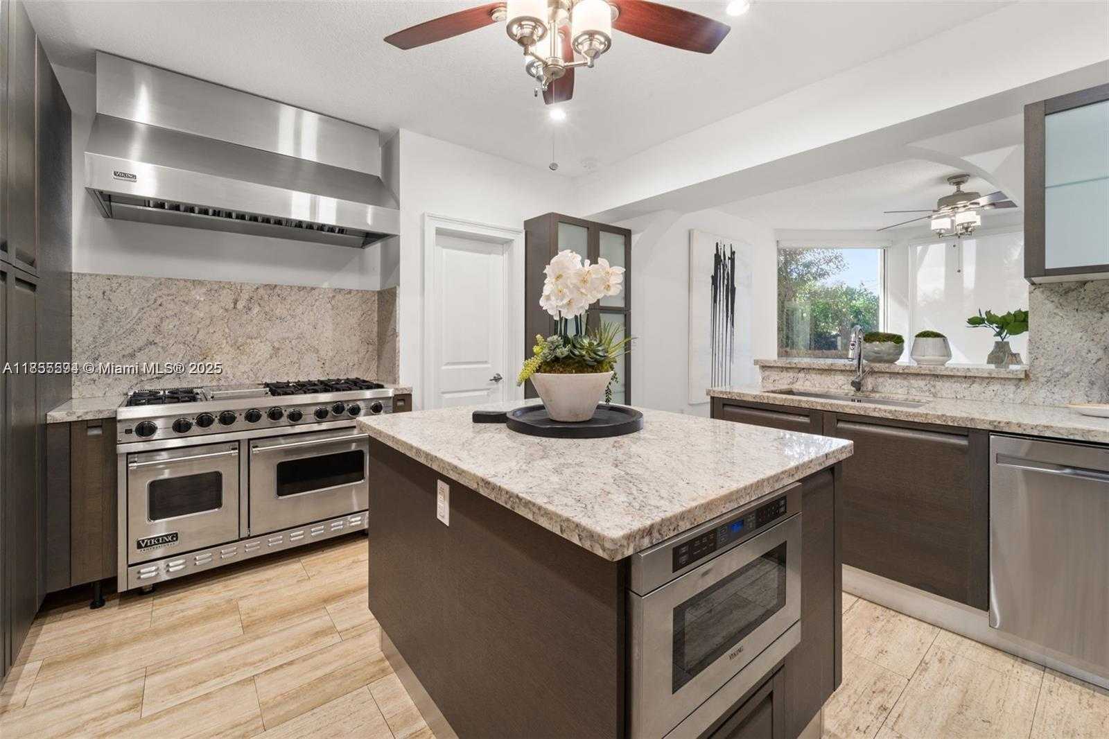 Small Image of 6300 ALLISON RD, Miami Beach Number 64