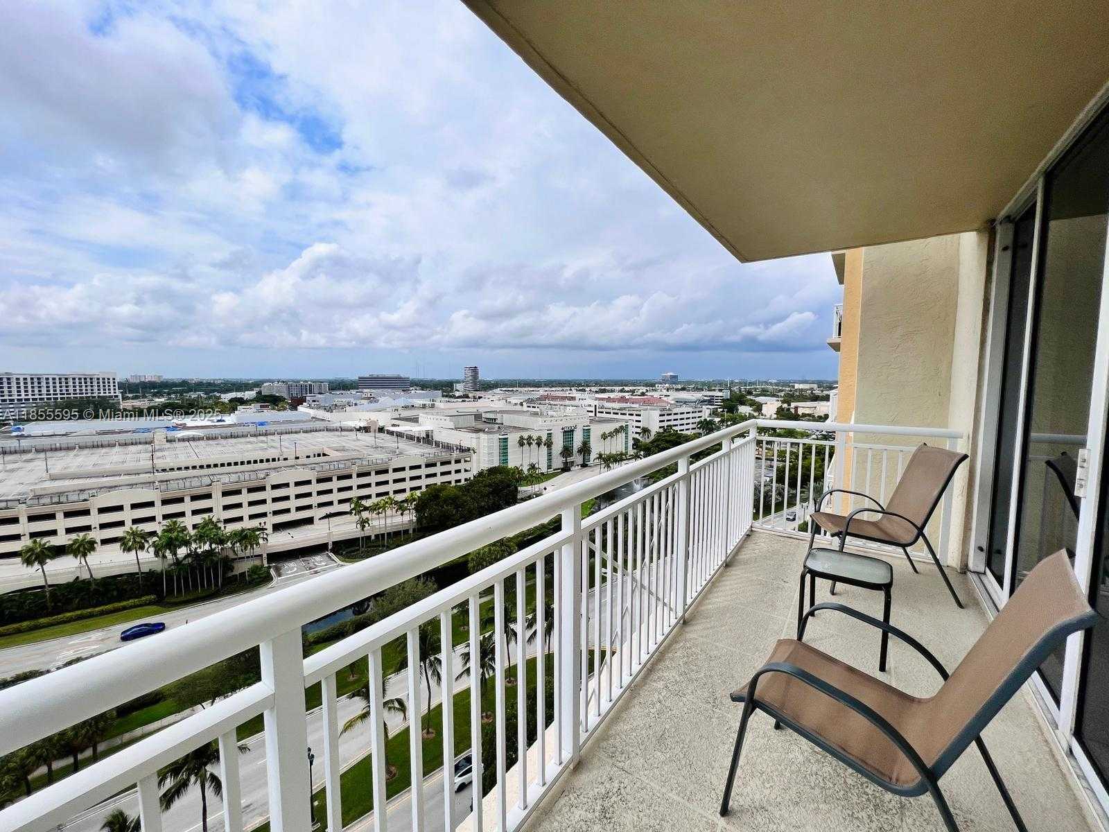 Small Image of 19501 WEST COUNTRY CLUB DR #1408, Aventura Number 3