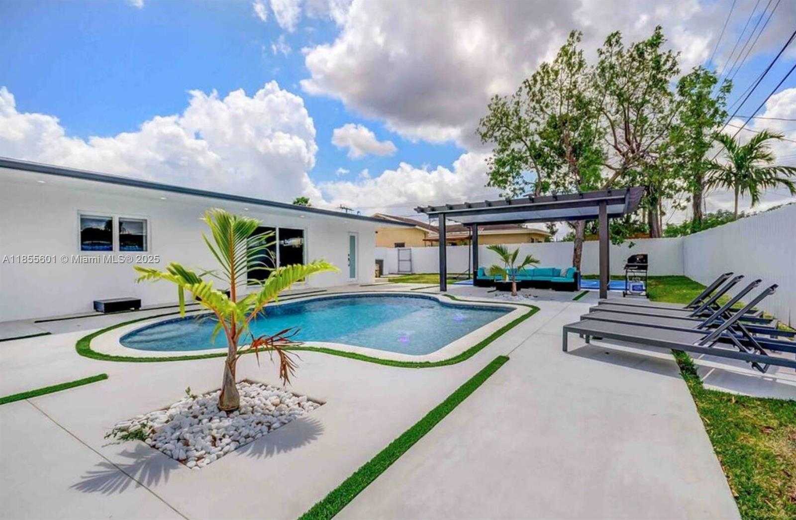 Small Image of 3530 SOUTH WEST 104TH AVE, Miami Number 2