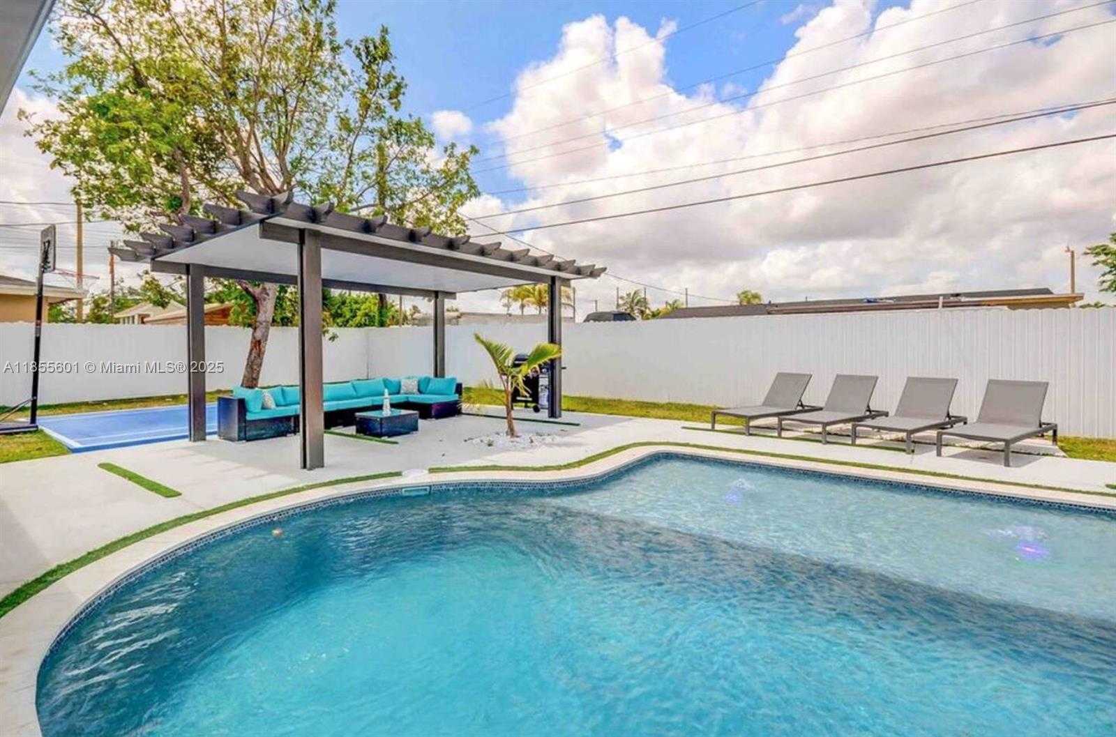 Small Image of 3530 SOUTH WEST 104TH AVE, Miami Number 3