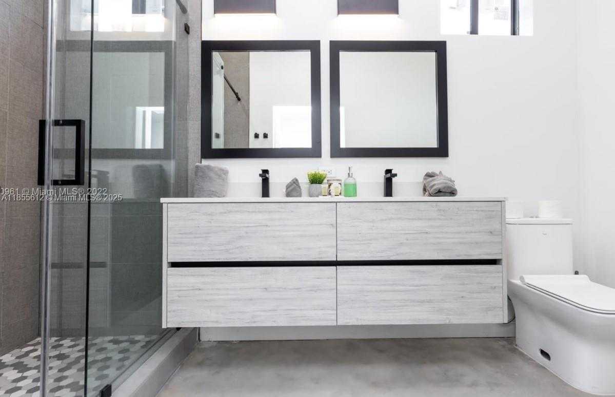 Small Image of 7101 NORTH EAST 4TH CT, Miami Number 10