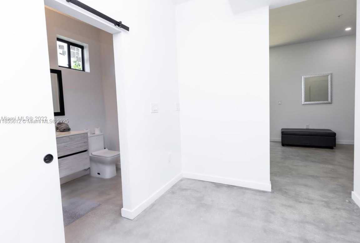 Small Image of 7101 NORTH EAST 4TH CT, Miami Number 11