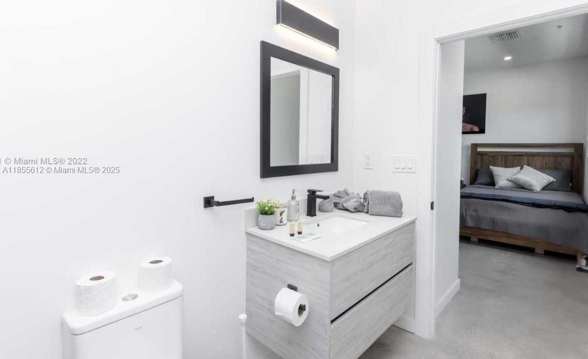 Small Image of 7101 NORTH EAST 4TH CT, Miami Number 16