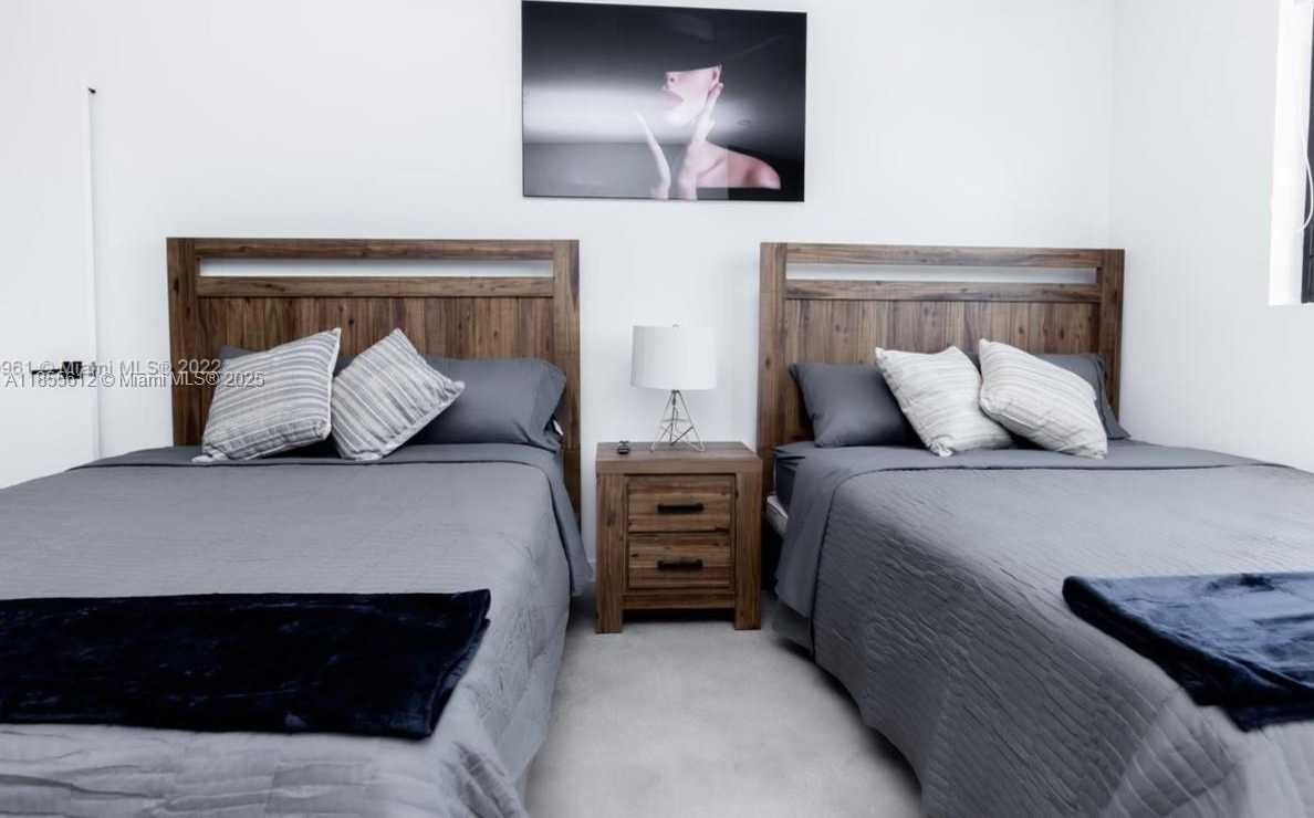 Small Image of 7101 NORTH EAST 4TH CT, Miami Number 18