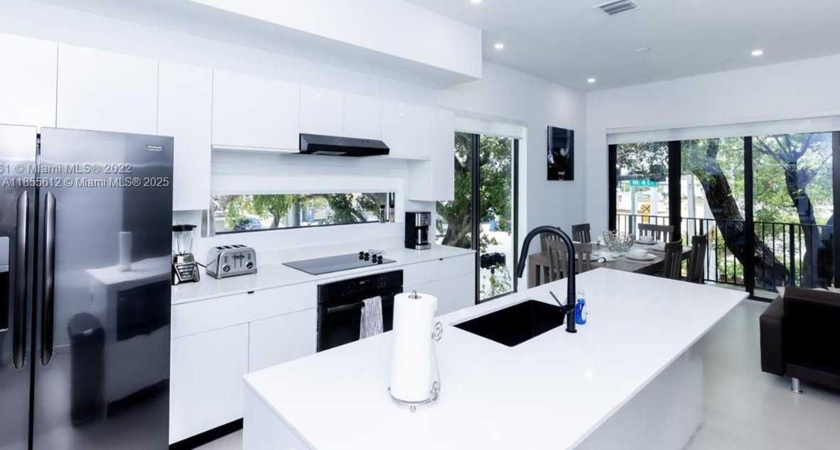 Small Image of 7101 NORTH EAST 4TH CT, Miami Number 25