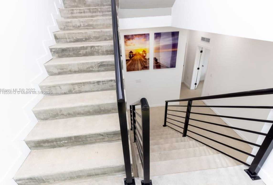 Small Image of 7101 NORTH EAST 4TH CT, Miami Number 38