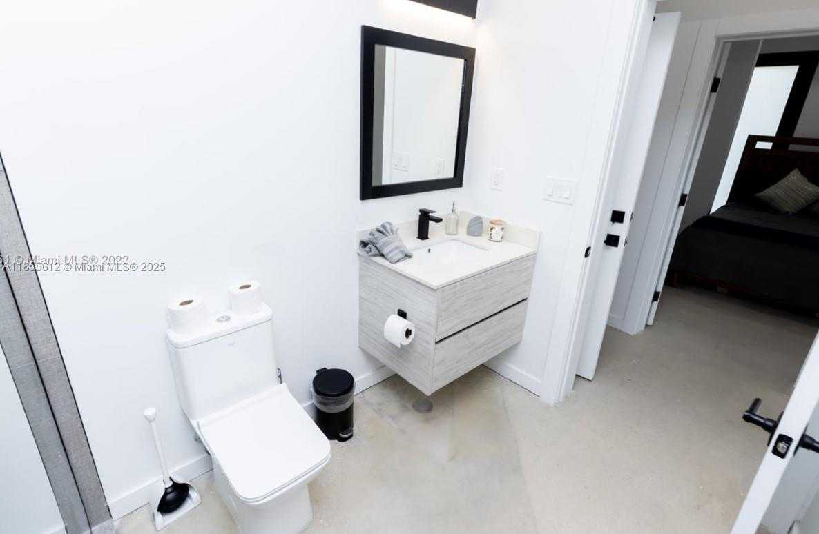 Small Image of 7101 NORTH EAST 4TH CT, Miami Number 43