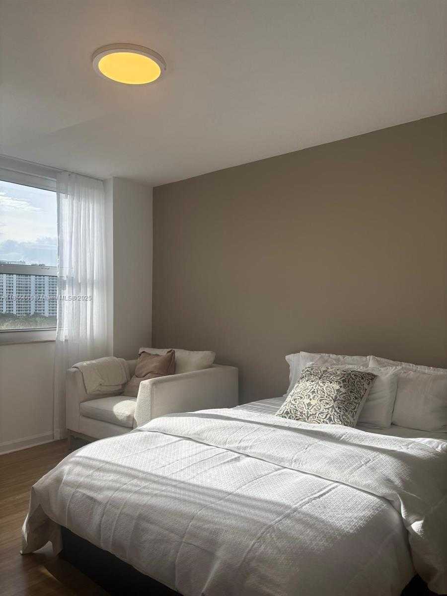 Small Image of 19501 WEST COUNTRY CLUB DR #714, Aventura Number 17