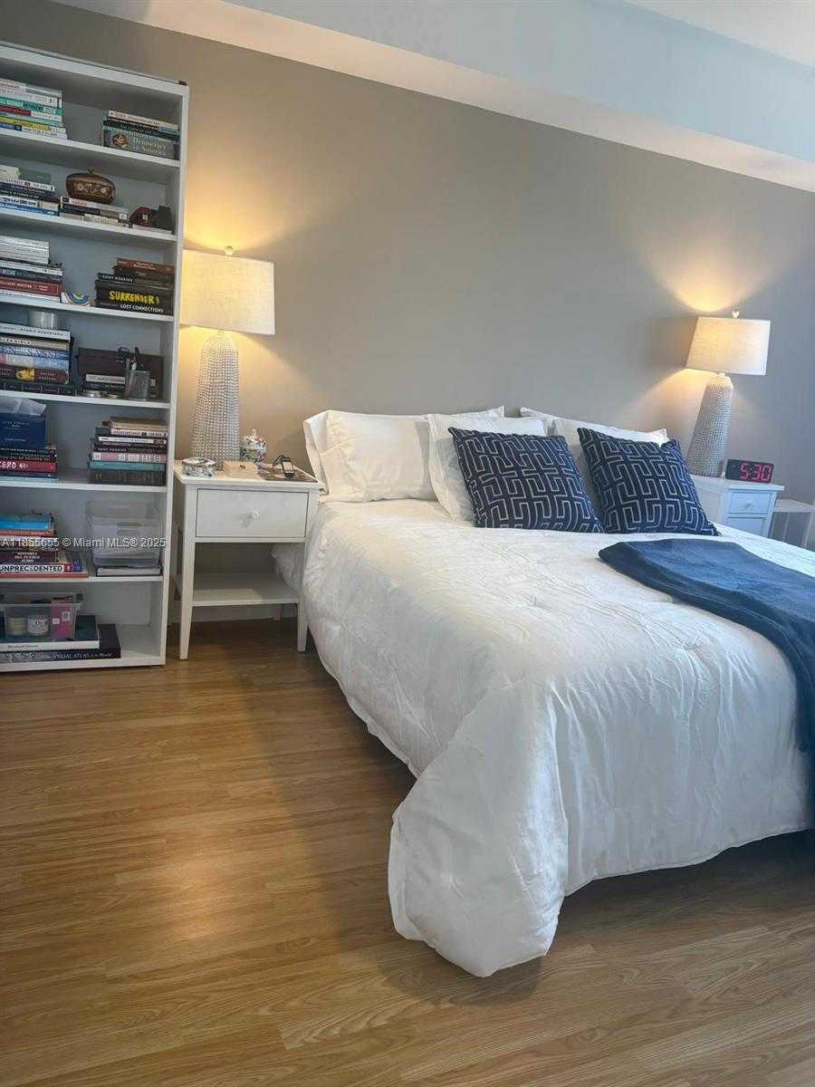 Small Image of 19501 WEST COUNTRY CLUB DR #714, Aventura Number 19