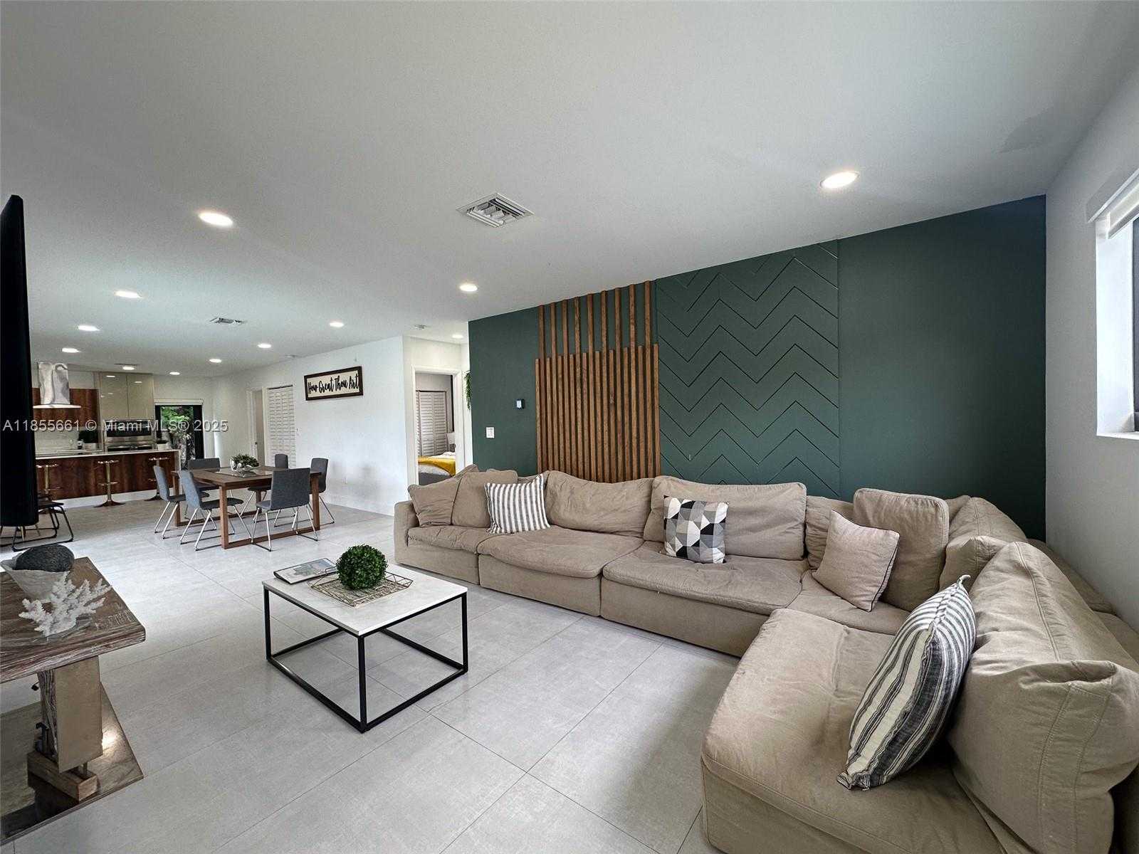 Small Image of 9426 CARIBBEAN BLVD, Cutler Bay Number 4