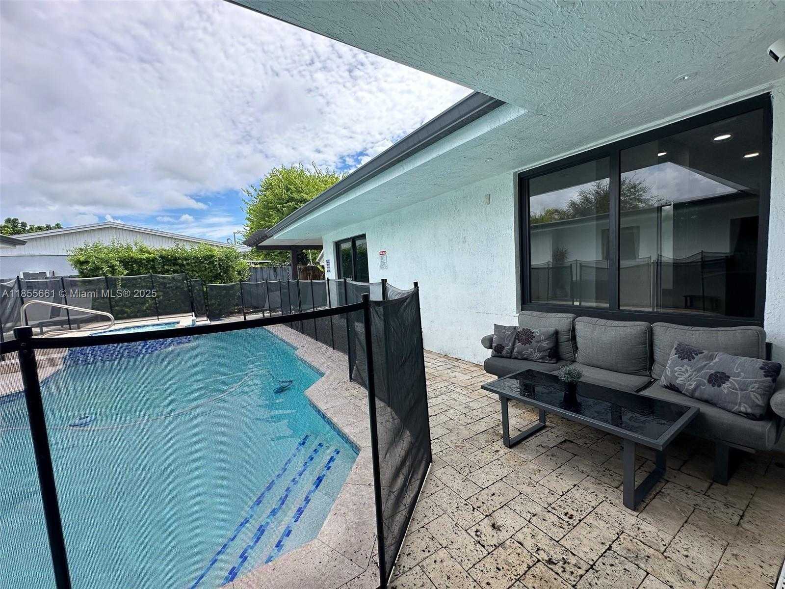 Small Image of 9426 CARIBBEAN BLVD, Cutler Bay Number 44