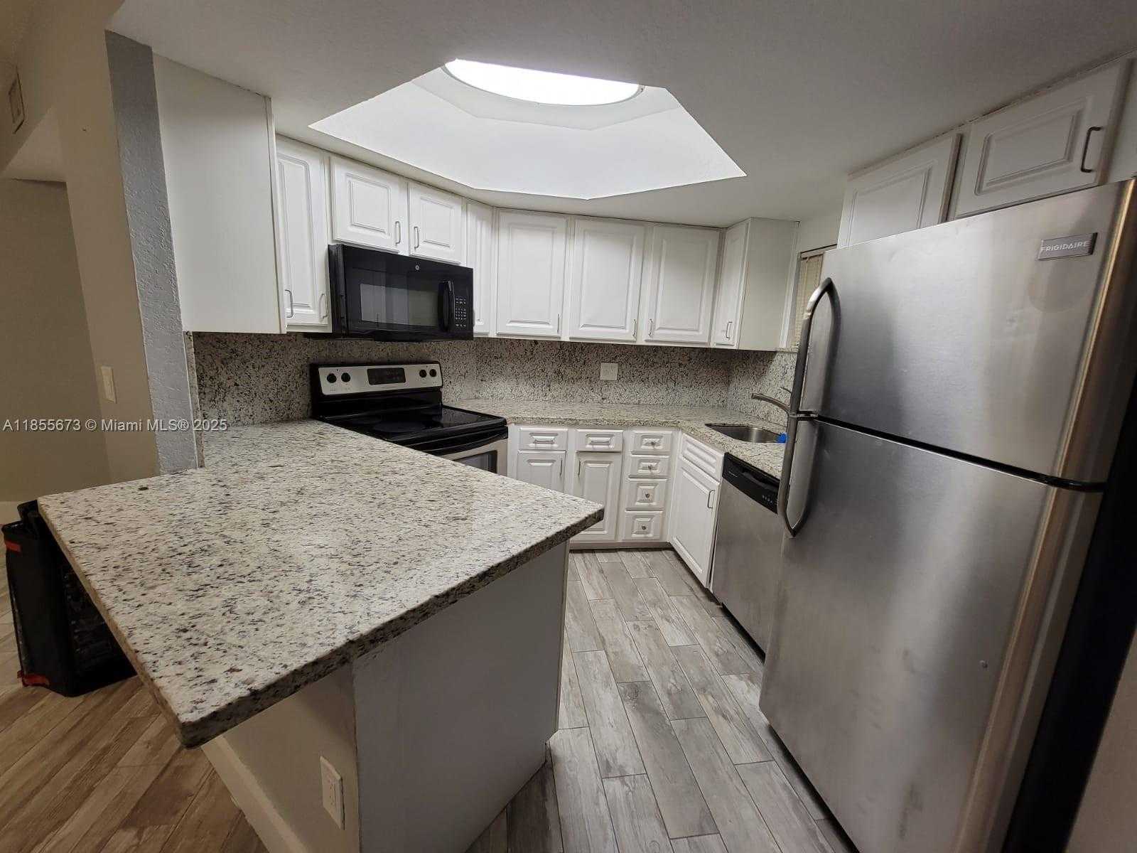 Small Image of 8245 LAKE DR #205, Doral Number 2