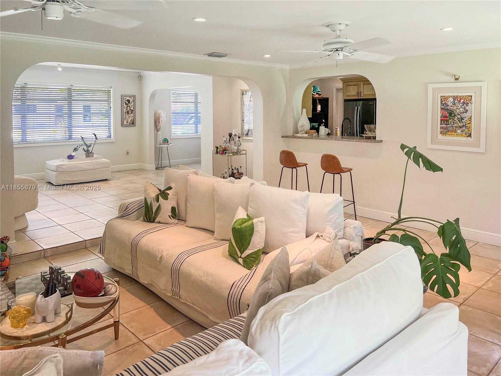 Small Image of 4611 SOUTH WEST 82ND CT, Miami Number 10