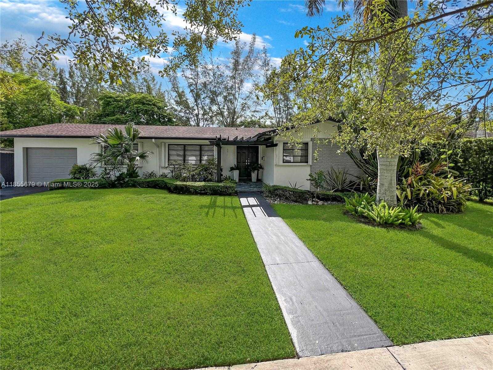 Small Image of 4611 SOUTH WEST 82ND CT, Miami Number 2