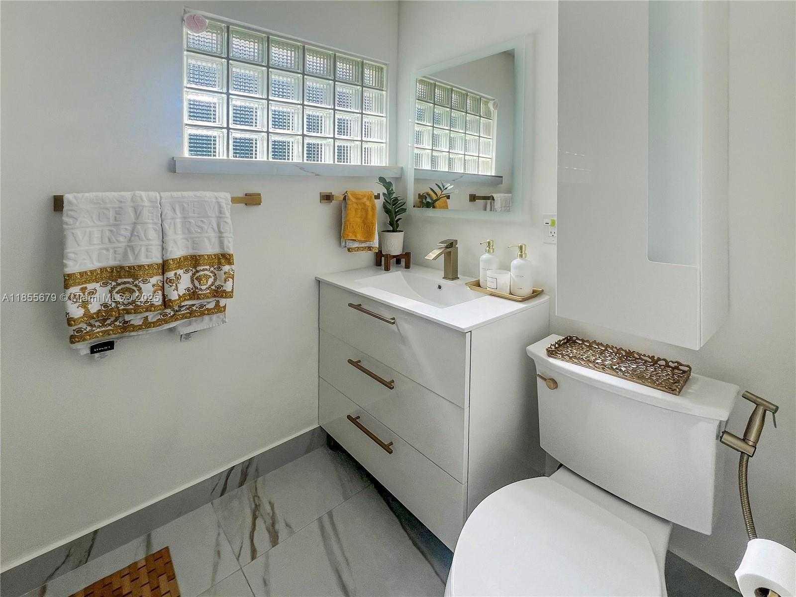 Small Image of 4611 SOUTH WEST 82ND CT, Miami Number 24