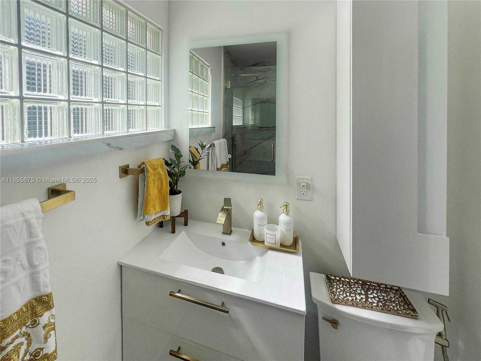 Small Image of 4611 SOUTH WEST 82ND CT, Miami Number 25