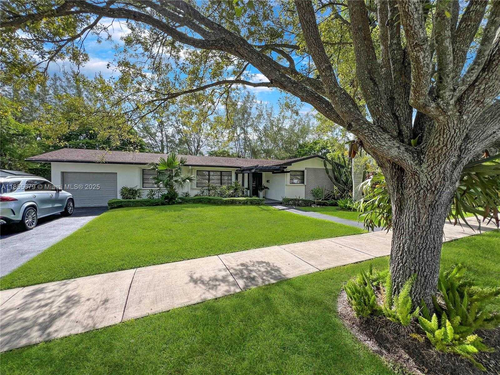 Small Image of 4611 SOUTH WEST 82ND CT, Miami Number 3