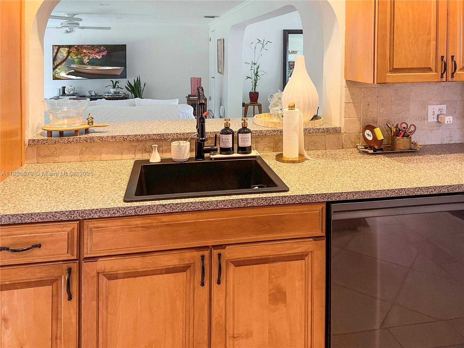 Small Image of 4611 SOUTH WEST 82ND CT, Miami Number 31
