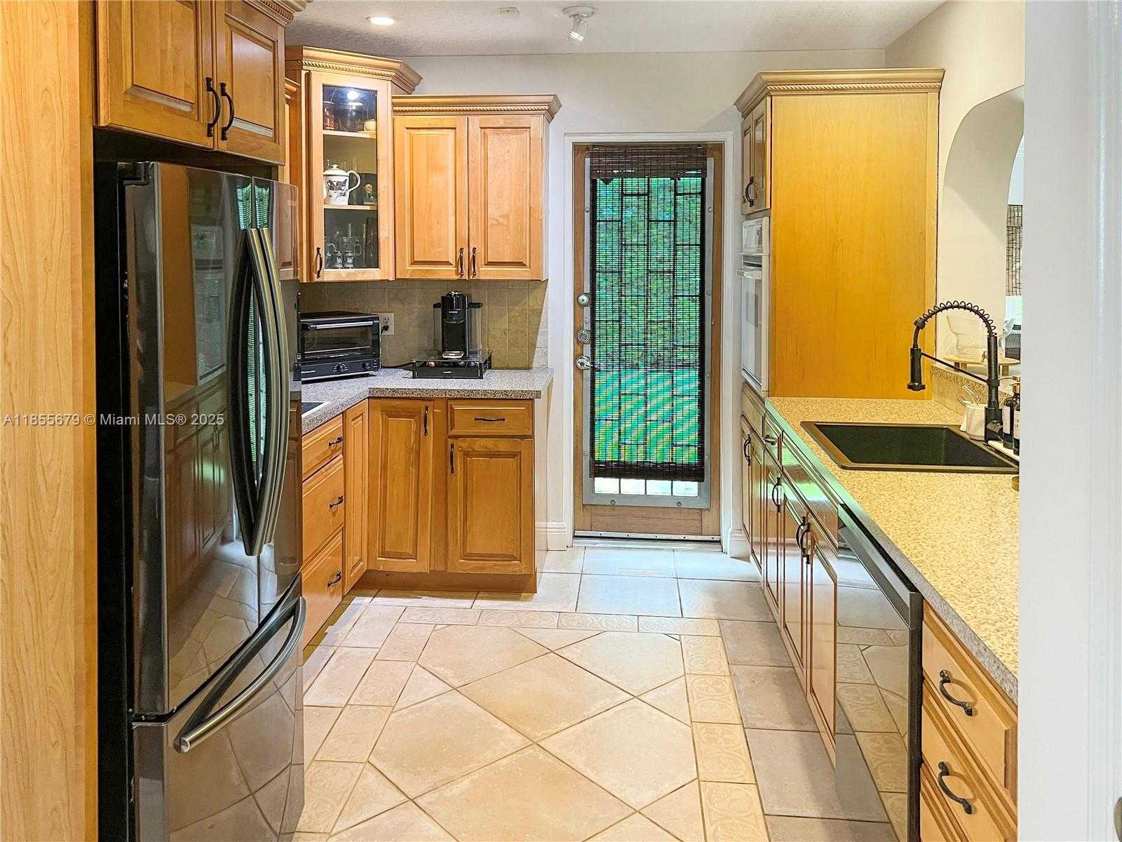 Small Image of 4611 SOUTH WEST 82ND CT, Miami Number 33