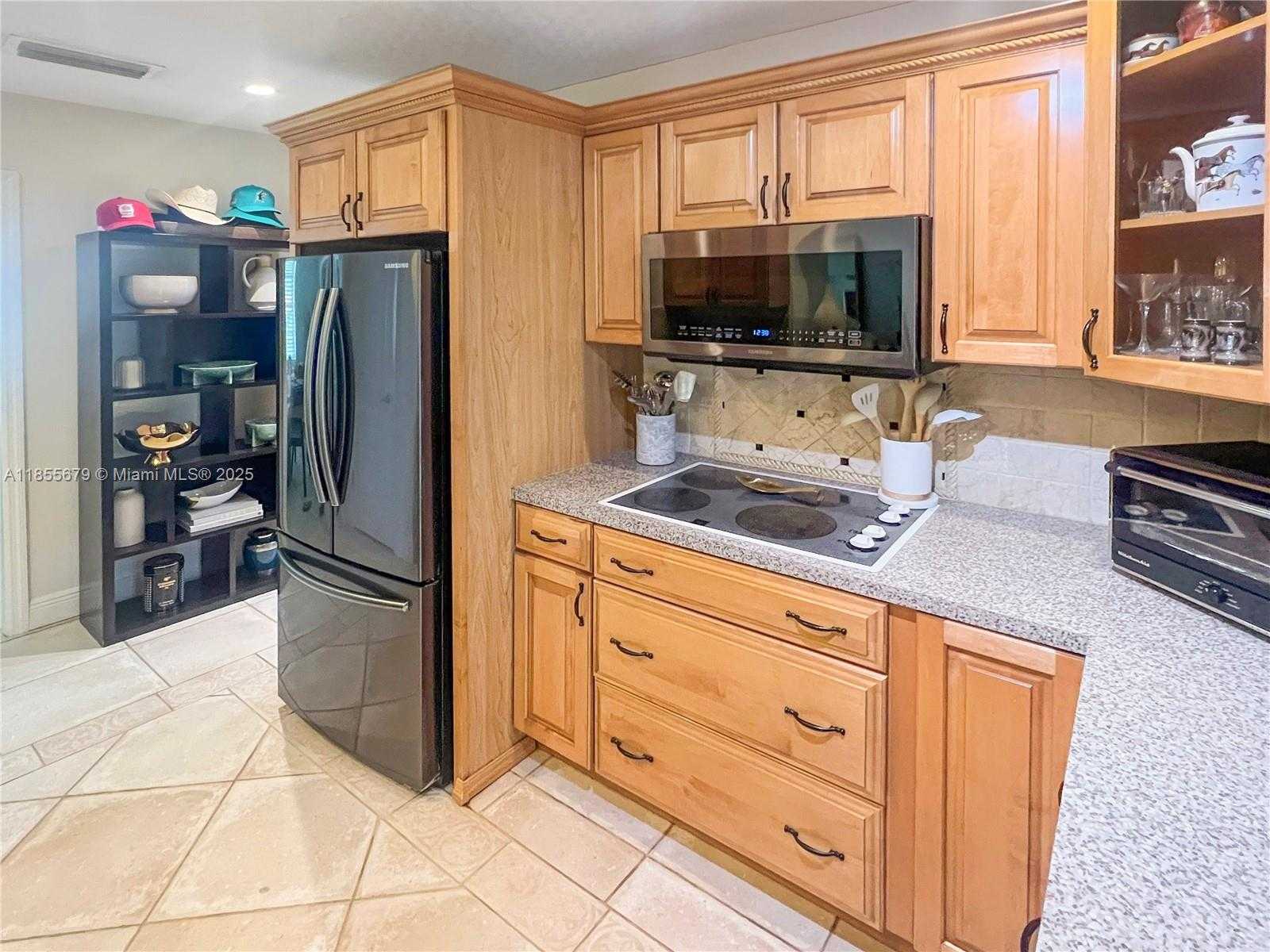 Small Image of 4611 SOUTH WEST 82ND CT, Miami Number 35