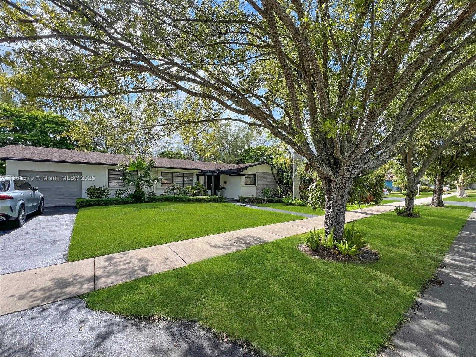 Small Image of 4611 SOUTH WEST 82ND CT, Miami Number 4