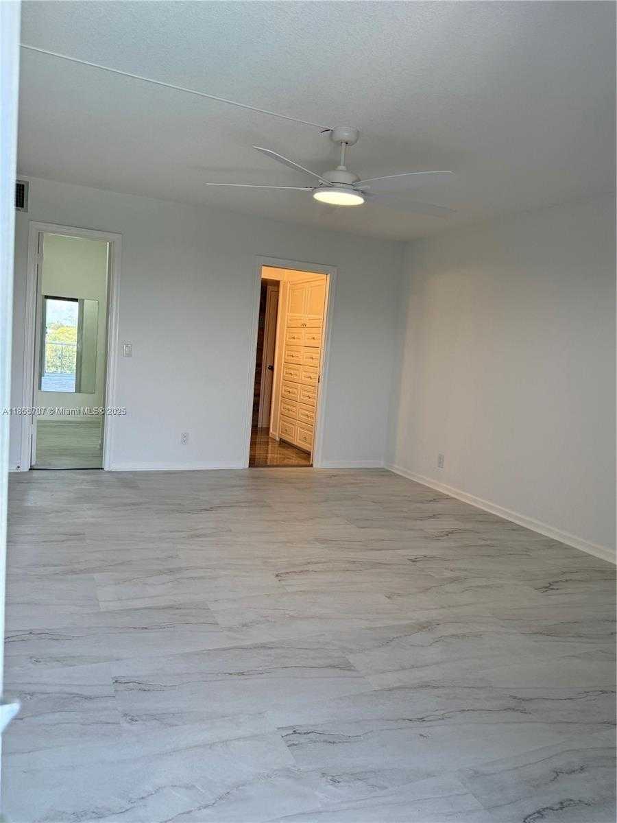 Small Image of 250 John F Kennedy Dr, Atlantis, FL 33462, USA Number 14