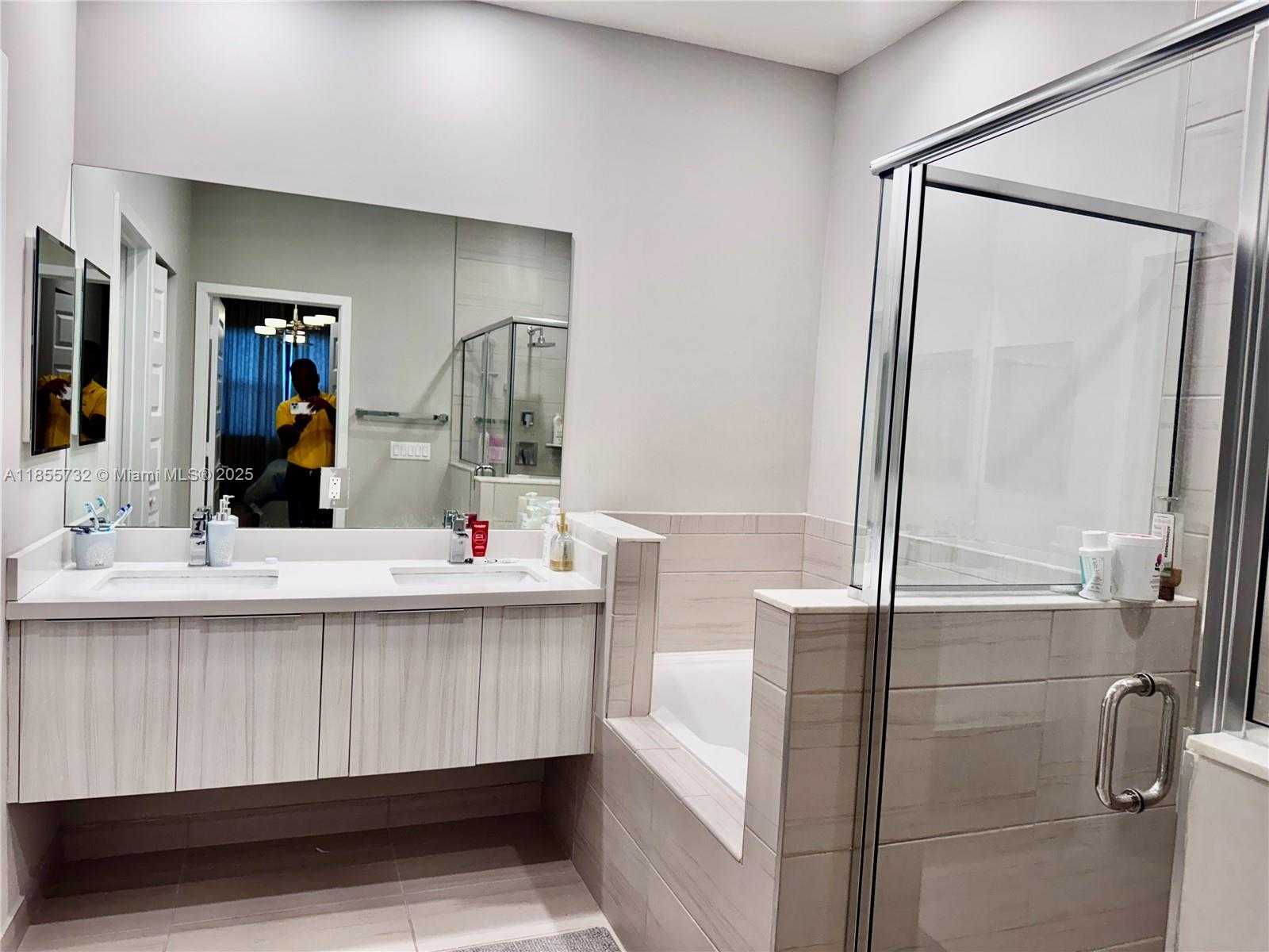 Small Image of 7924 NORTH WEST 105TH AVE #7924, Doral Number 13