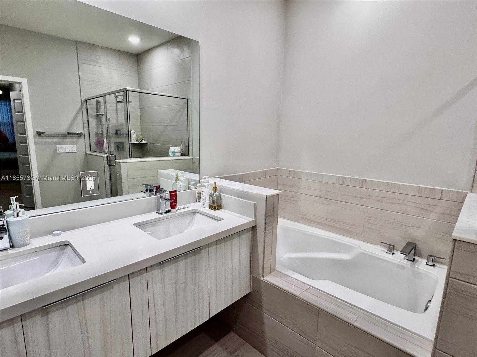 Small Image of 7924 NORTH WEST 105TH AVE #7924, Doral Number 14