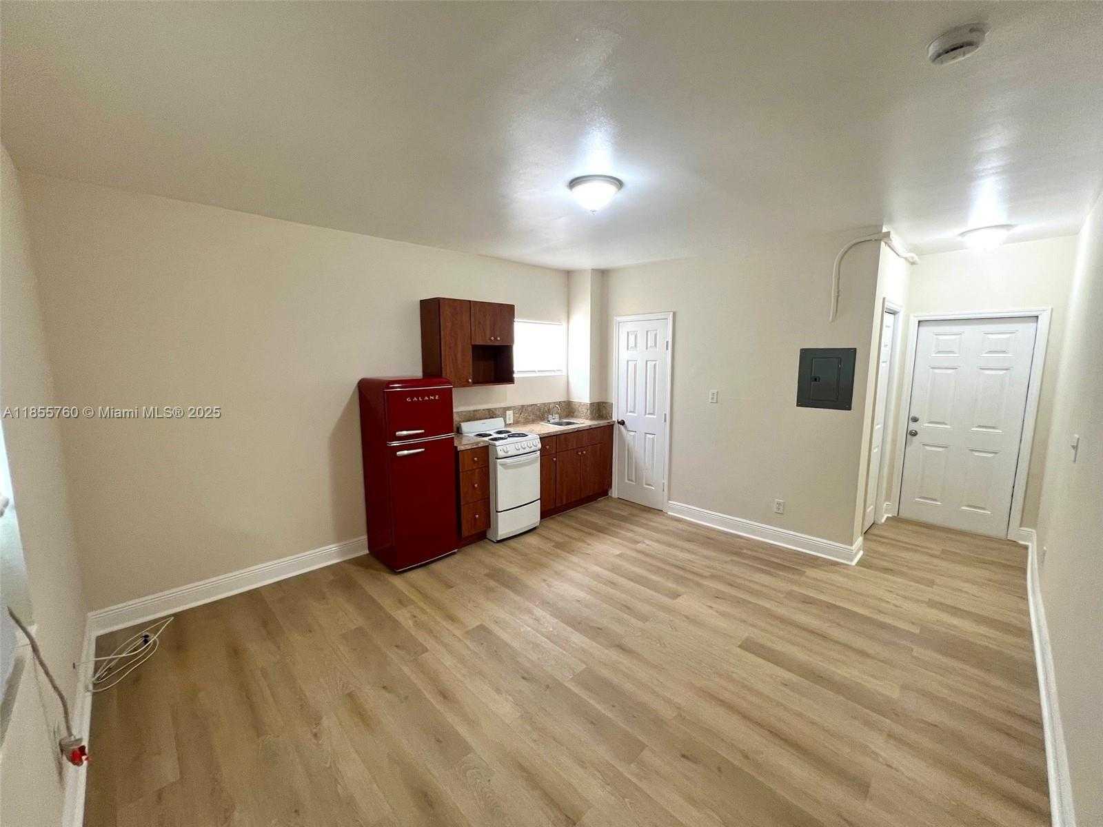 Small Image of 8411 BISCAYNE BLVD #8, Miami Number 2