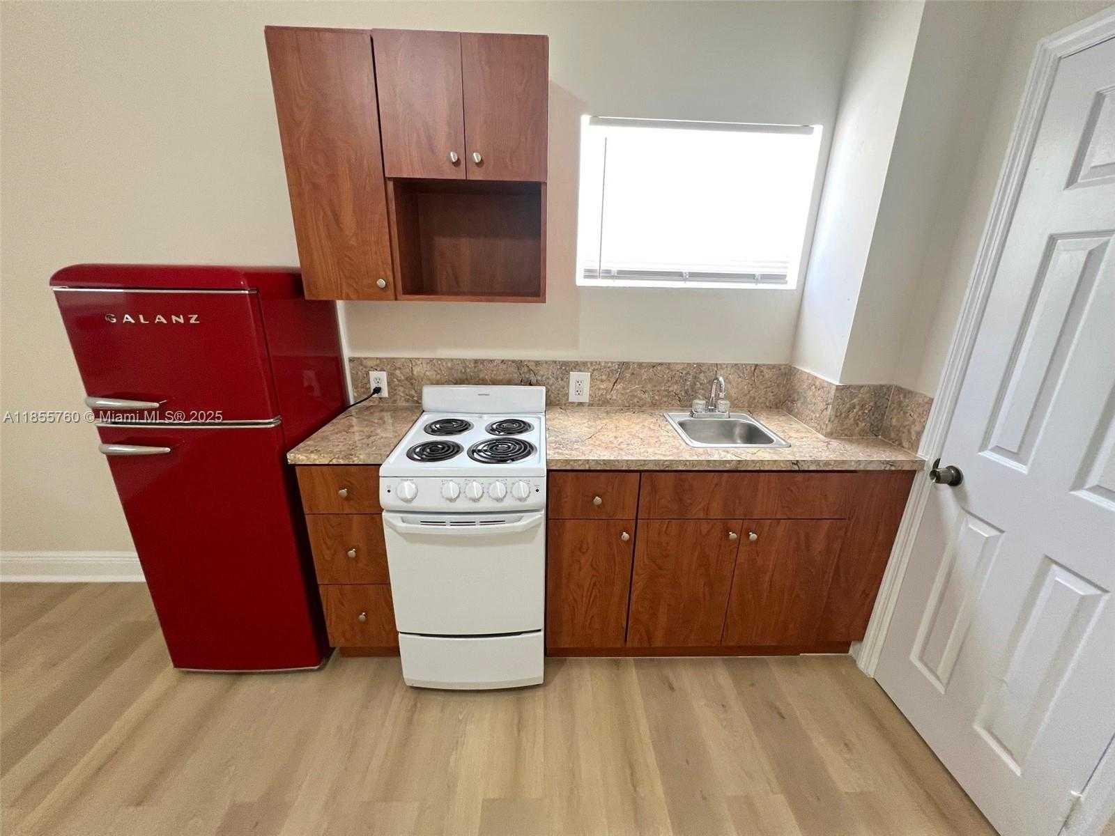 Small Image of 8411 BISCAYNE BLVD #8, Miami Number 3
