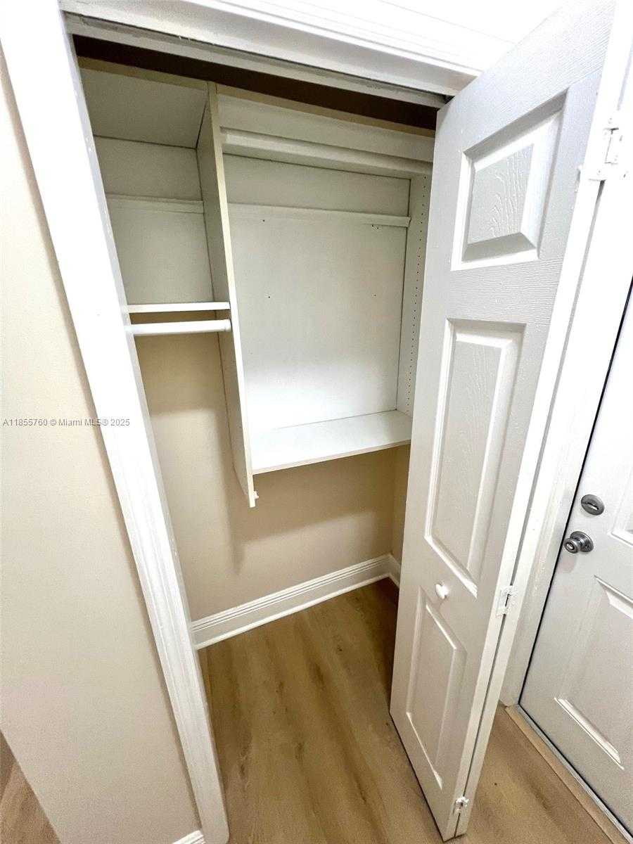 Small Image of 8411 BISCAYNE BLVD #8, Miami Number 4