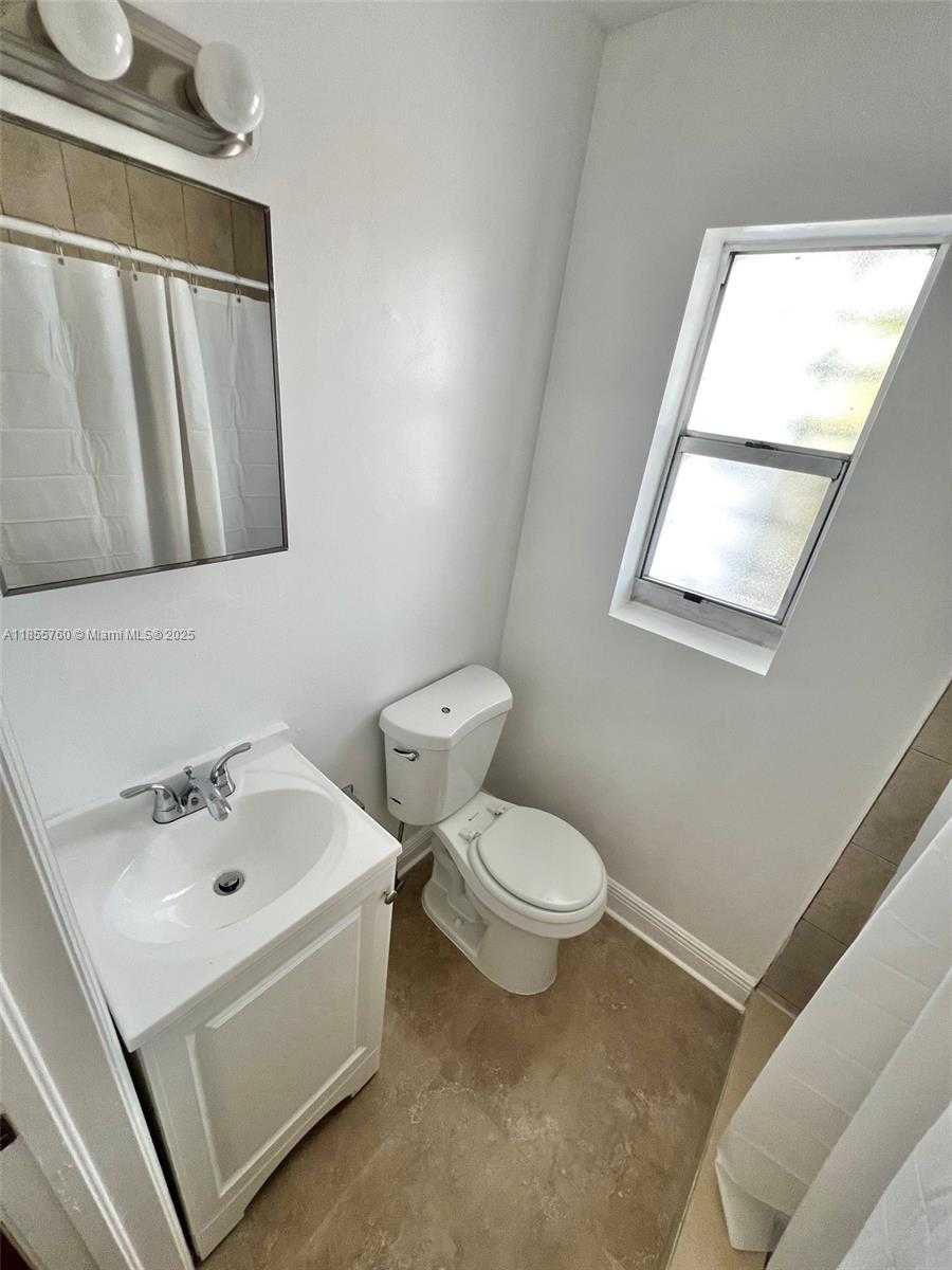 Small Image of 8411 BISCAYNE BLVD #8, Miami Number 5