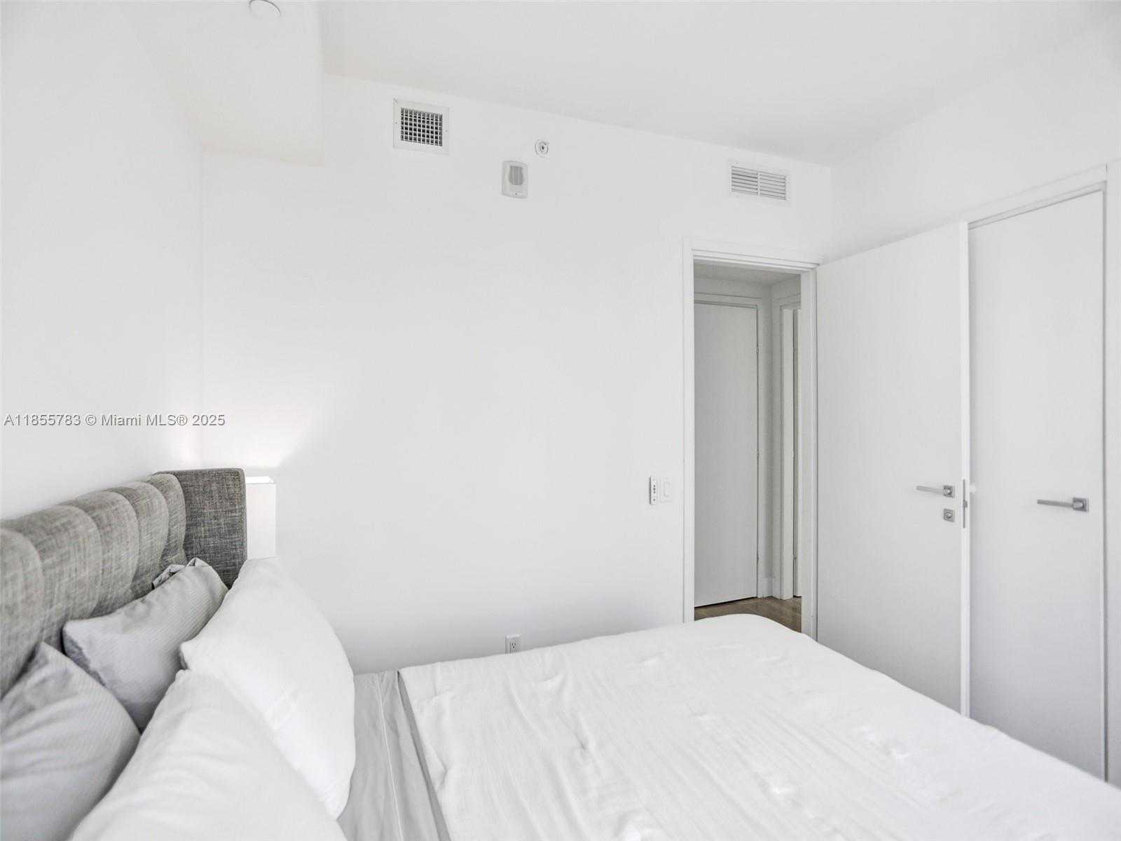 Small Image of 1300 BRICKELL BAY DR #2702, Miami Number 24