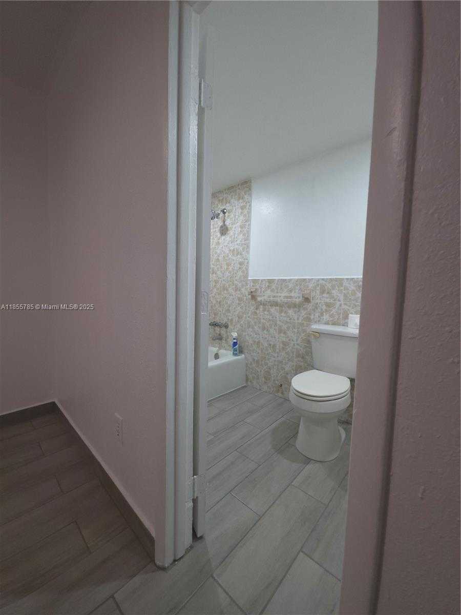 Small Image of 359 WEST 12TH ST #2, Hialeah Number 14