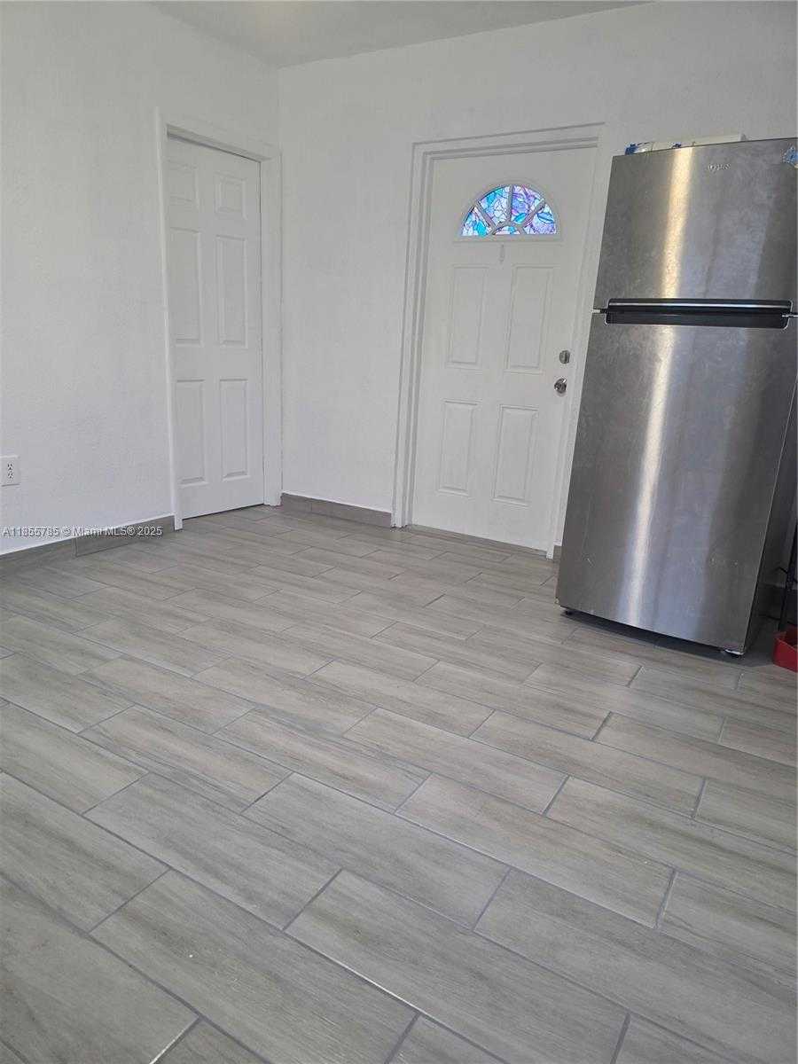 Small Image of 359 WEST 12TH ST #2, Hialeah Number 2