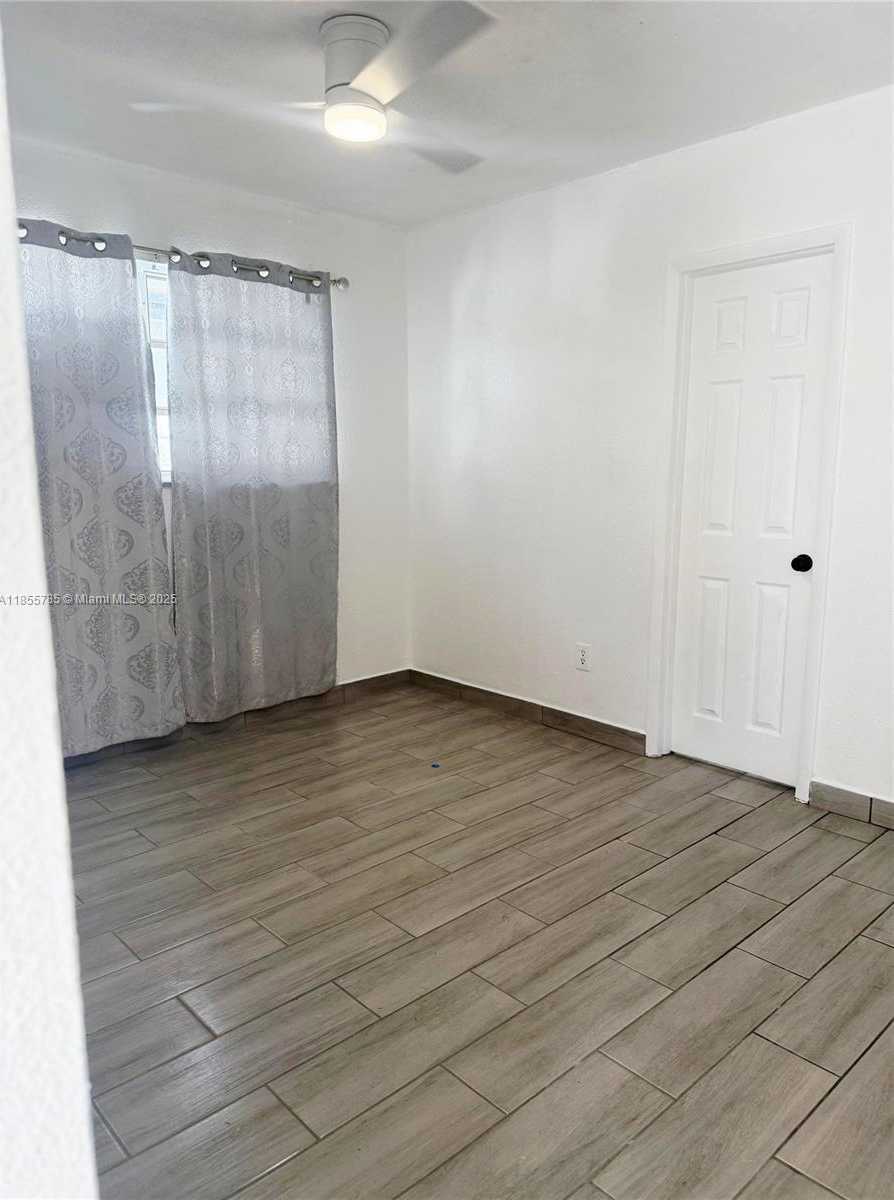 Small Image of 359 WEST 12TH ST #2, Hialeah Number 22