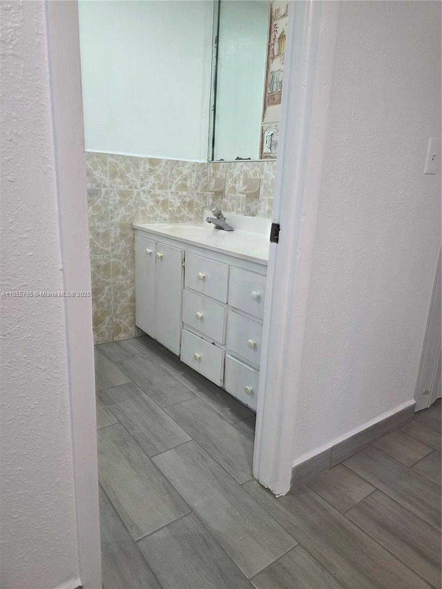 Small Image of 359 WEST 12TH ST #2, Hialeah Number 5
