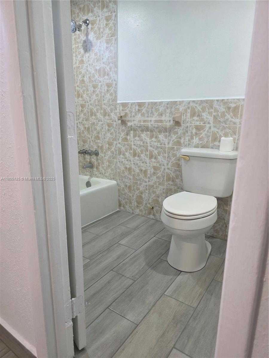 Small Image of 359 WEST 12TH ST #2, Hialeah Number 6