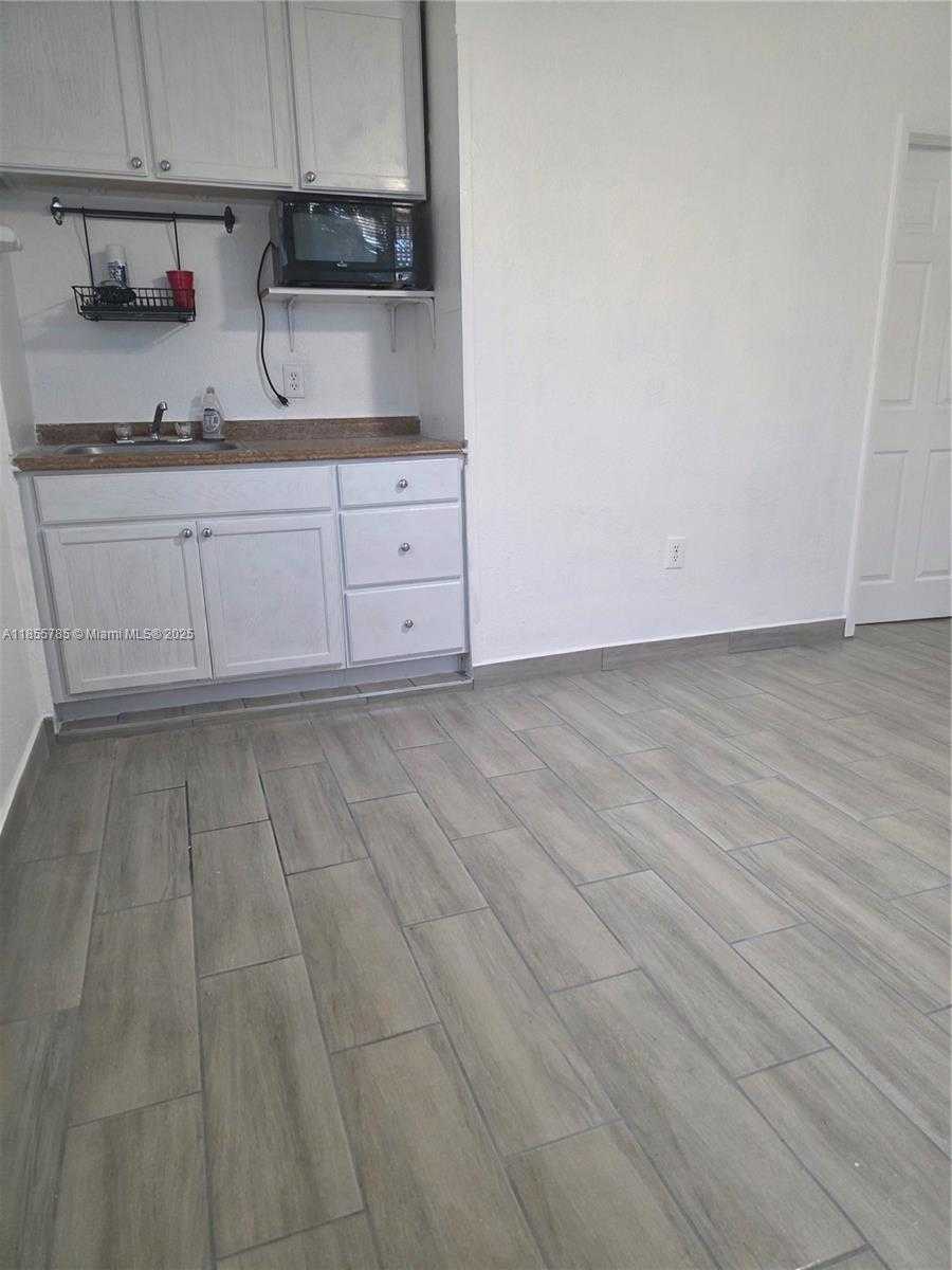 Small Image of 359 WEST 12TH ST #2, Hialeah Number 9