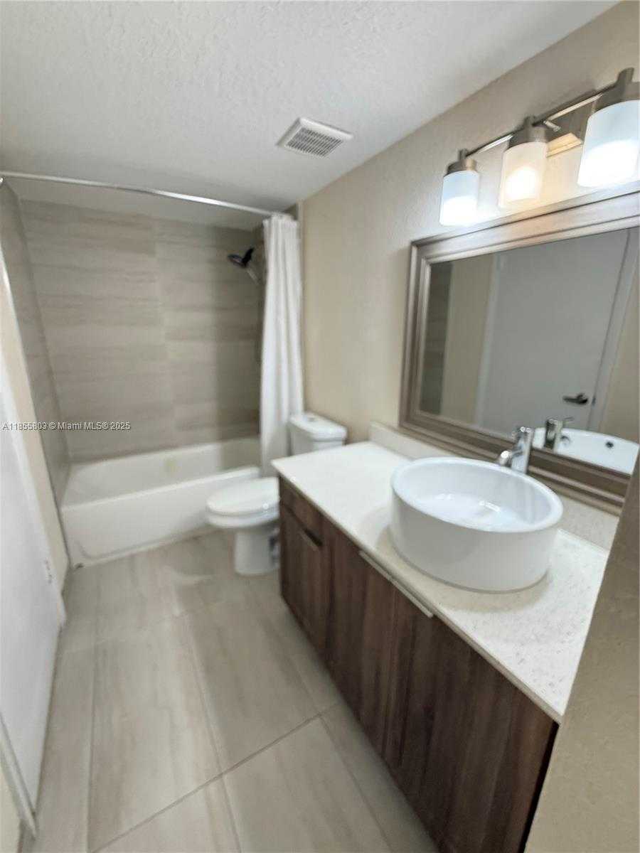 Small Image of 2740 WEST 76TH ST #204, Hialeah Number 11